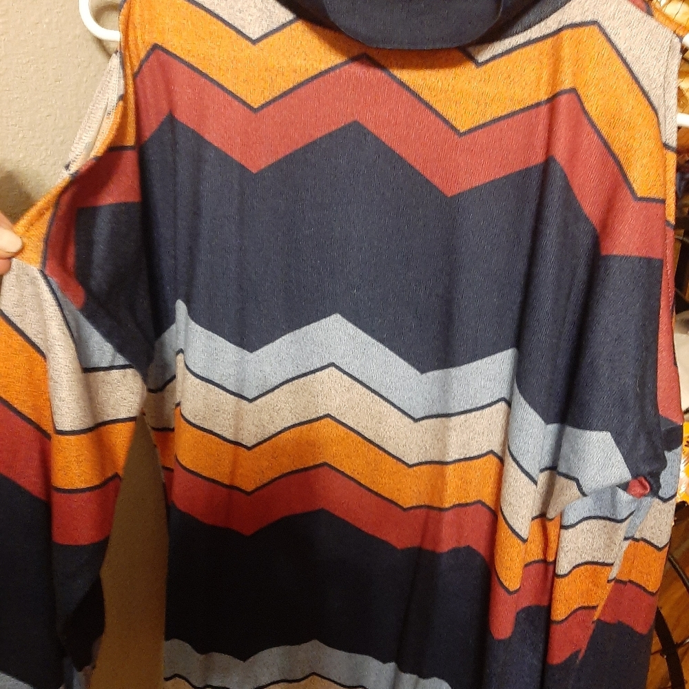 Long sleeve cold shoulder women top